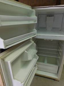 lot 2 image: Refrigerator