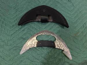 lot 9 image: Curved knife with sheath