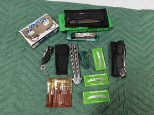 lot 42 image: Pocket knives, finger cuffs, mini advertised tool kit