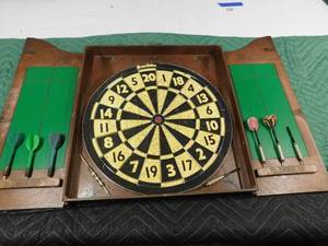 lot 52 image: Double sided dart board w 2 sets of darts