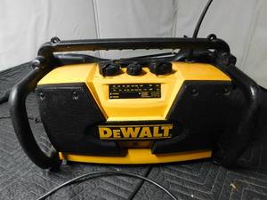 lot 68 image: DeWalt shop radio