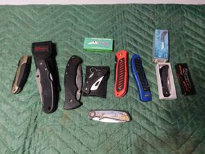 lot 84 image: 10 knives