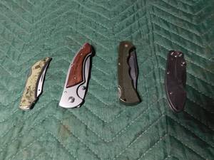 lot 86 image: 4 knives
