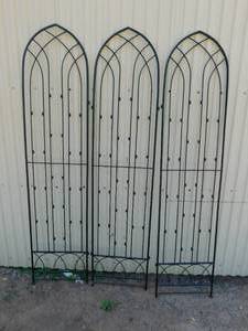 lot 117 image: Garden Bifold