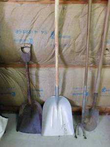 lot 124 image: 3 shovels and more