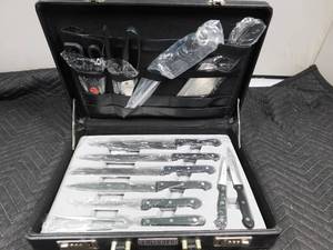 lot 137 image: New Solingen Chef knife set w case