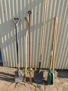 lot 145 image: Post digger, chisel, shovel and more
