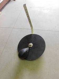 lot 147 image: Small punching bag w mount