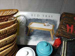 lot 174 image: bedTray, halloween deco, baskets, jarsmore