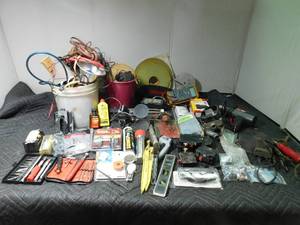 lot 194 image: box of electrical, tools and morre