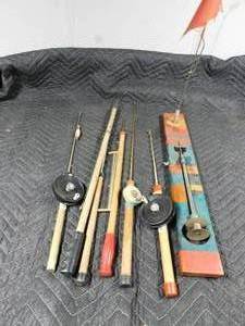 lot 220 image: Vintage tip-up 5 ice fishing sticks