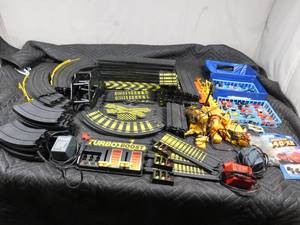 lot 242 image: Lg Tyco racetrack w 19 Tyco and 6 AFX cars, 4 power packs, 8 controllers, 4 control pads