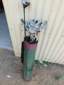 lot 249 image: golf clubs in bag