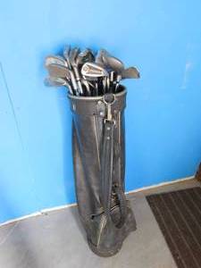 lot 401 image: Golf clubs with bag