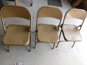 lot 411 image: 3 folding chairs