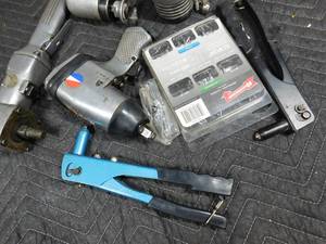 lot 422 image: 4 impact tools, 2 rivet guns, and rivets