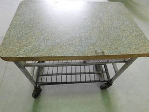 lot 432 image: Work shop table on wheels