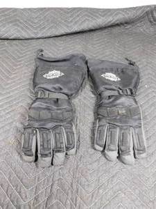 lot 435 image: Guide Gear gloves