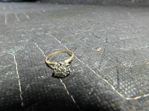 lot 188 image: 14K cluster ring ( Diamond tester tested positive)