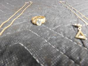 lot 189 image: Necklace, chain and 14K gold filled ring