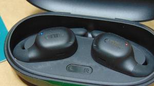 lot 29 image: onn. Bluetooth Wireless Open-Ear Earphones with Wireless Charging Case 681131414364