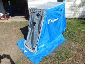 lot 67 image: Clam Dave Genz Kenai Single Man Ice House (Has A Few Mice Holes)