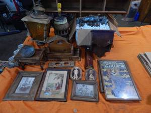 lot 77 image: Lights, Pictures & Other Home Decor