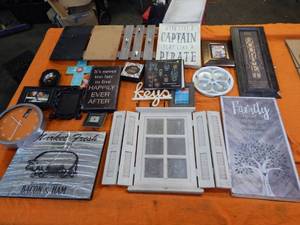 lot 80 image: Home Decor
