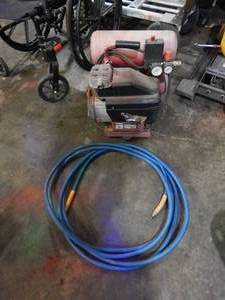 lot 8 image: Nikota Portable Air Compressor With Hose