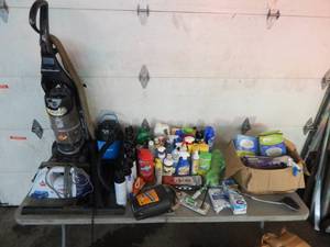 lot 18 image: Large Lot Of Cleaning Supplies