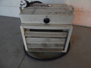 lot 27 image: 220 Volt Electric Heater