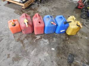 lot 32 image: 6-Gas,Diesel, Kerosene Cans