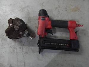 lot 82 image: Tool Shop BradStapler, Palm Nailer