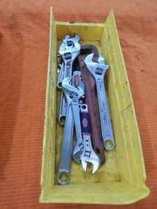 lot 105 image: Adjustable Wrenches & 1-Pipe Wrench