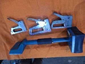 lot 109 image: 3-Staplers, & Knee Carpet Stretcher
