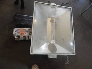 lot 31 image: Sun System Magnum XXXL Reflector Grow Light With Phantom Pheno Ballast & Spare Bulb