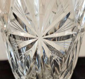 lot 42 image: Vintage Crystal Vase