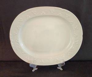 lot 64 image: Lovely Limoges Serving Pieces