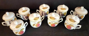 lot 65 image: Vintage Royal Worcester Evesham Gold Pots