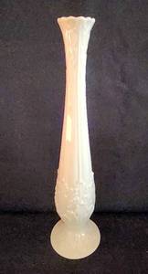 lot 72 image: Lovely Ivory Colored Decorative Options