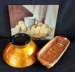 lot 78 image: Farmhouse Decorative Grouping