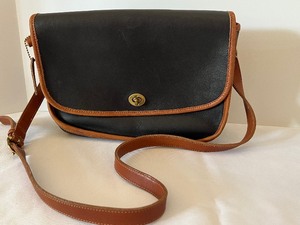 lot 137 image: Vintage Leather Black and Tan Coach City Bag