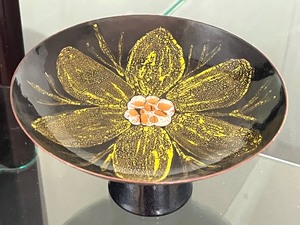 lot 130 image: Vintage Enamel Pedestal Dish