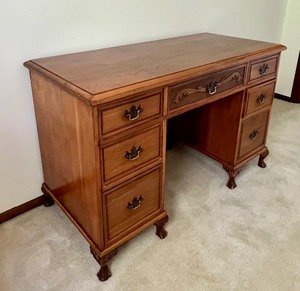 lot 120 image: Vintage 1940s Desk