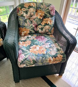 lot 20 image: Three Piece Porch Furniture Set