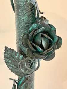 lot 114 image: Decorative Metal Floral Design Floor Lamp