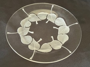 lot 29 image: Lalique Crystal Plate