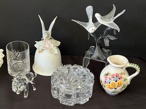 lot 97 image: Variety of Pretty Vintage Things
