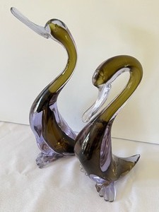lot 14 image: Vintage Pair of Art Glass Crystal Swans
