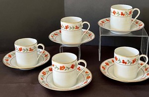 lot 25 image: (8) Tiffany and Co Limoges Tiffany Poppies Demitasse Teacups and Saucers